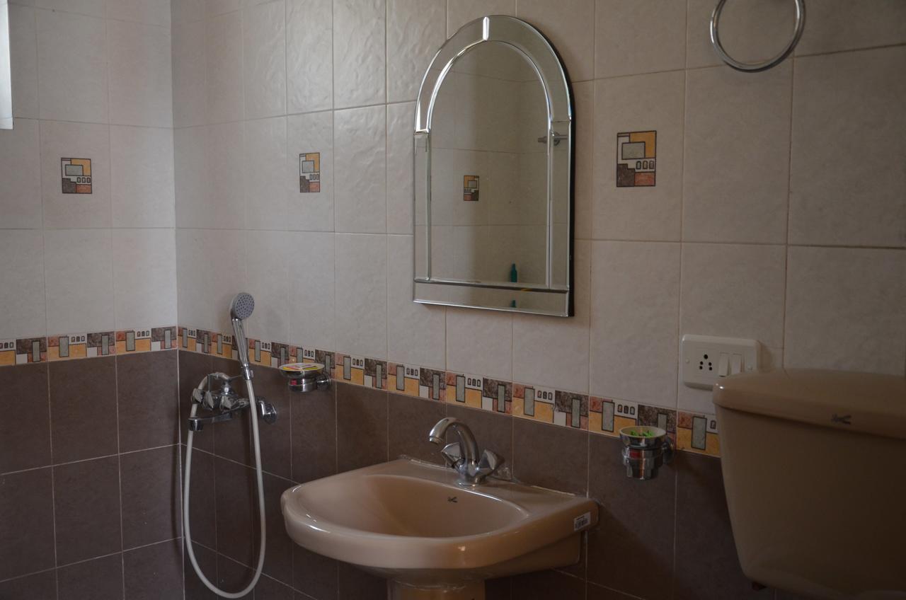 Ganga Vatika Ayurveda Bhavan Hotel Rishīkesh Екстериор снимка